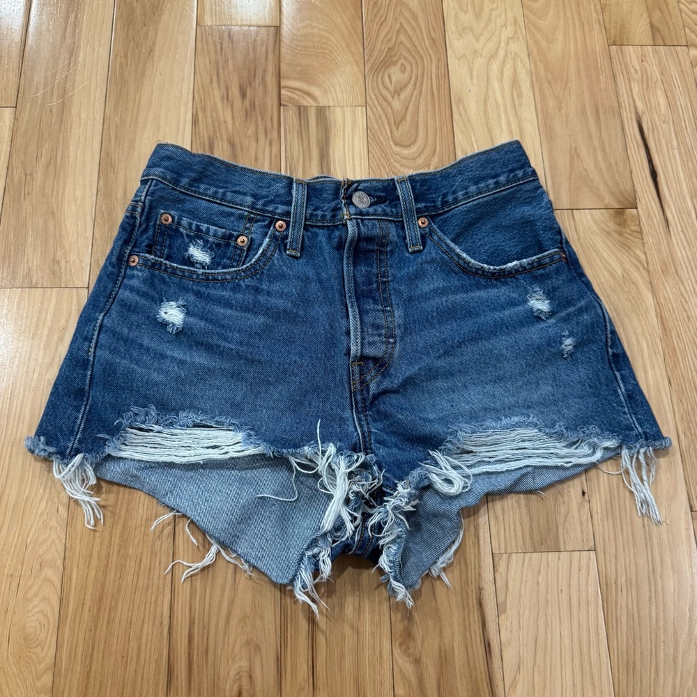 Levi’s 501 size 27 Distressed Denim Women Shorts